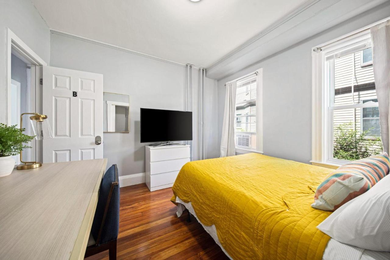 Cozy Up In 5Br Apt Near Charming Oak Square Boston Exterior photo