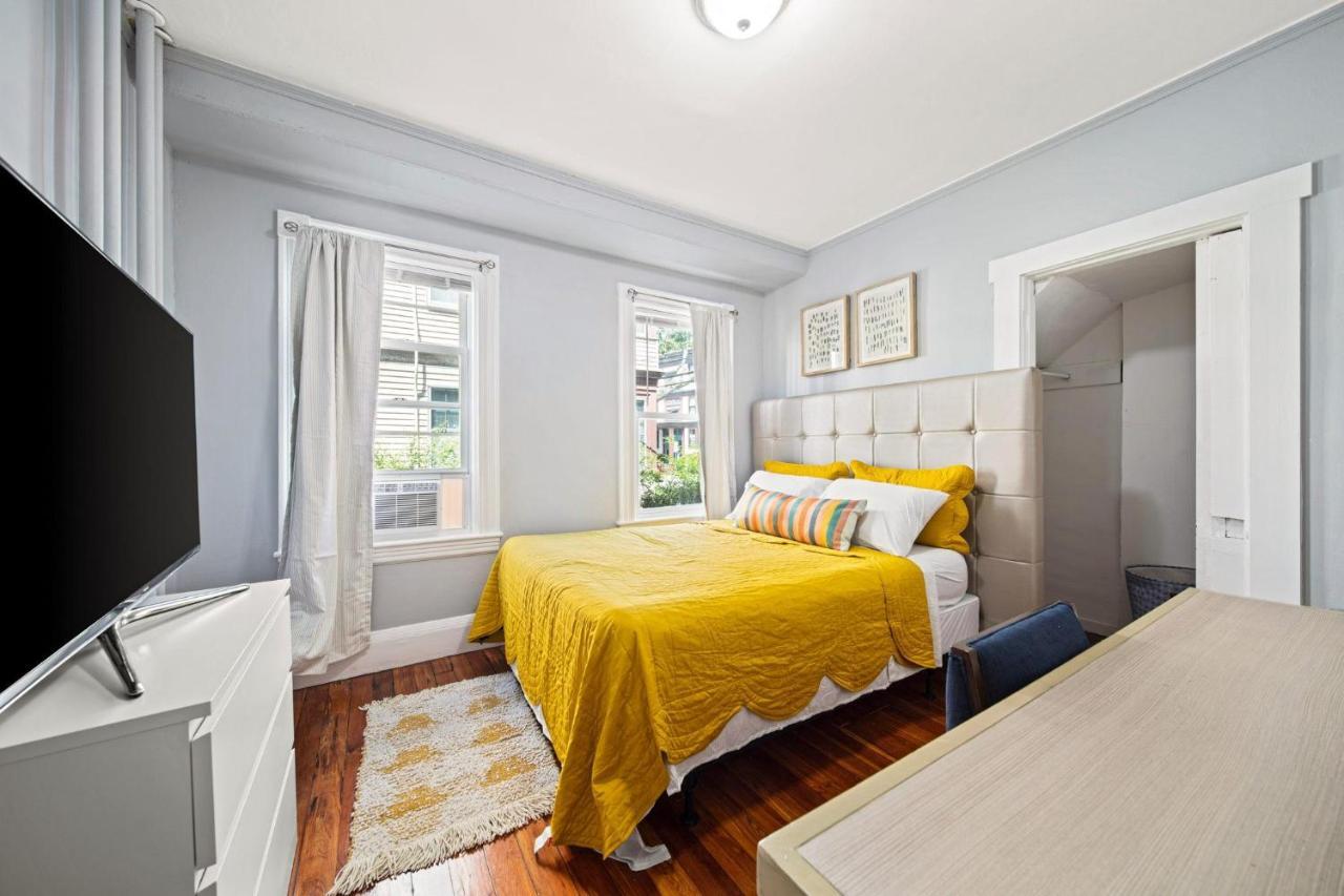 Cozy Up In 5Br Apt Near Charming Oak Square Boston Exterior photo