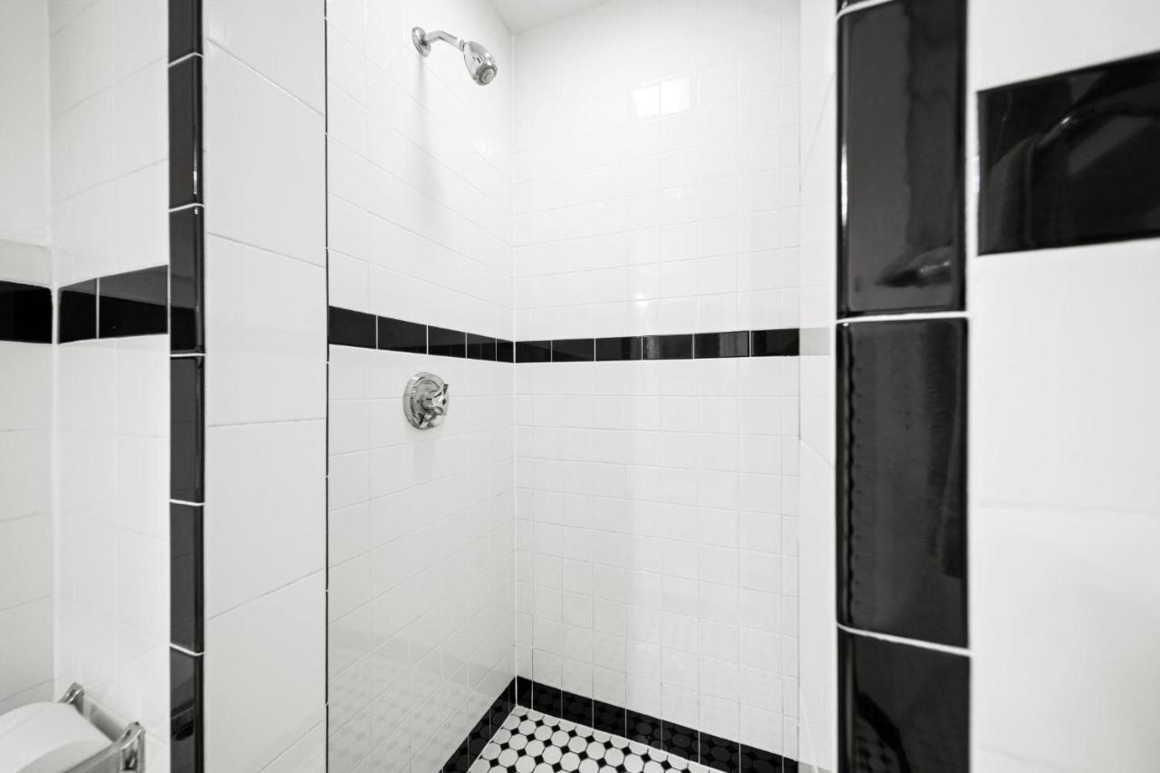 Cozy Up In 5Br Apt Near Charming Oak Square Boston Exterior photo