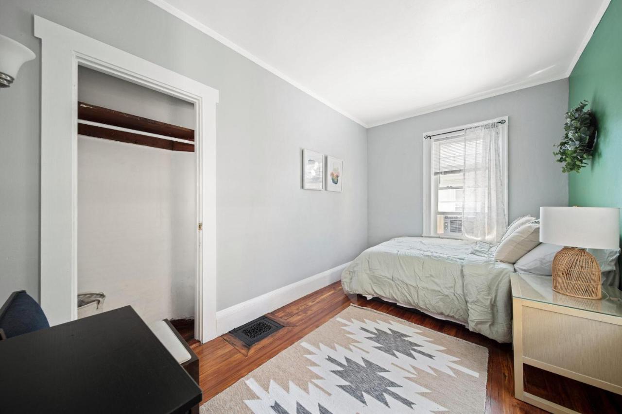 Cozy Up In 5Br Apt Near Charming Oak Square Boston Exterior photo
