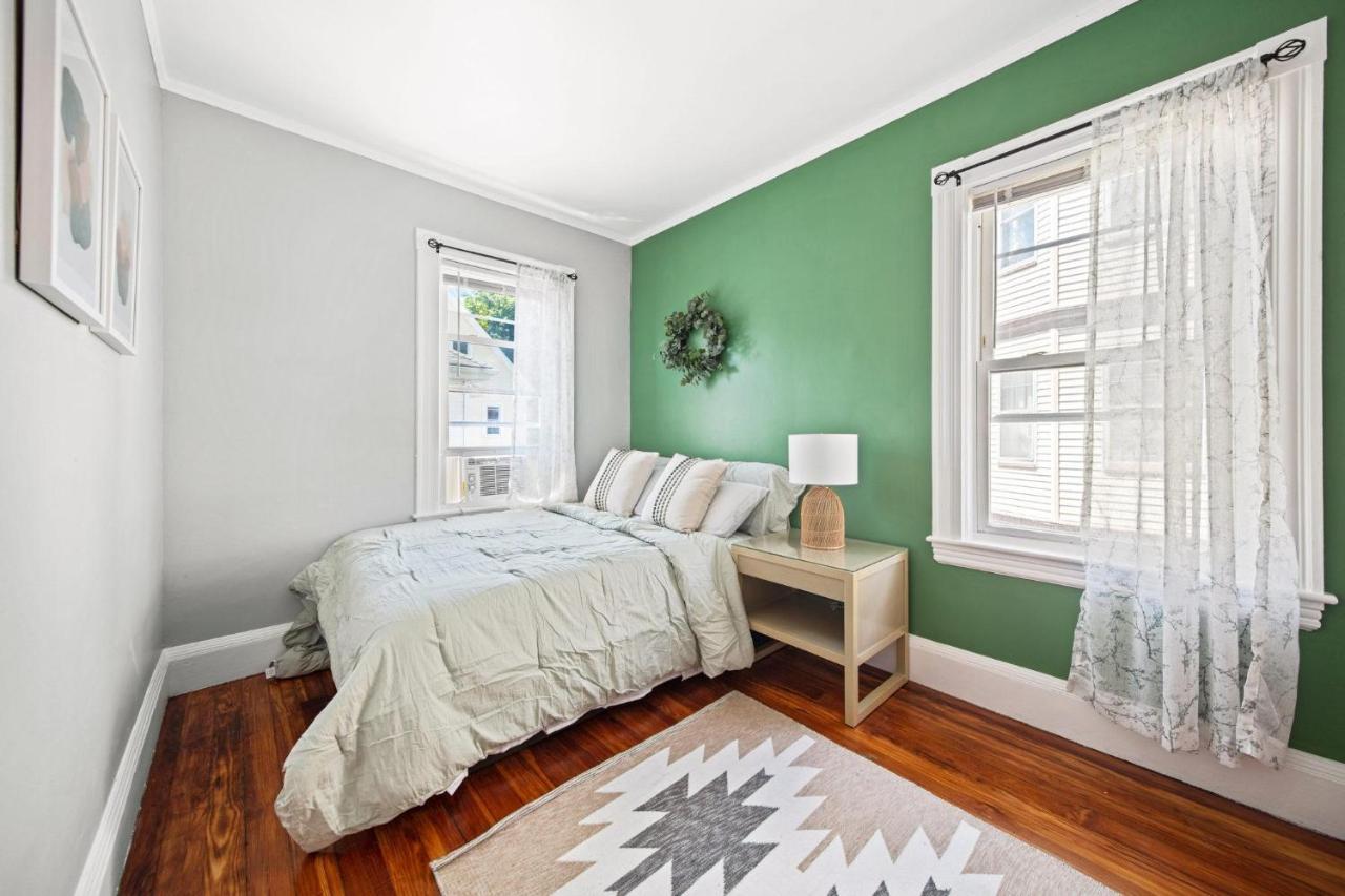 Cozy Up In 5Br Apt Near Charming Oak Square Boston Exterior photo